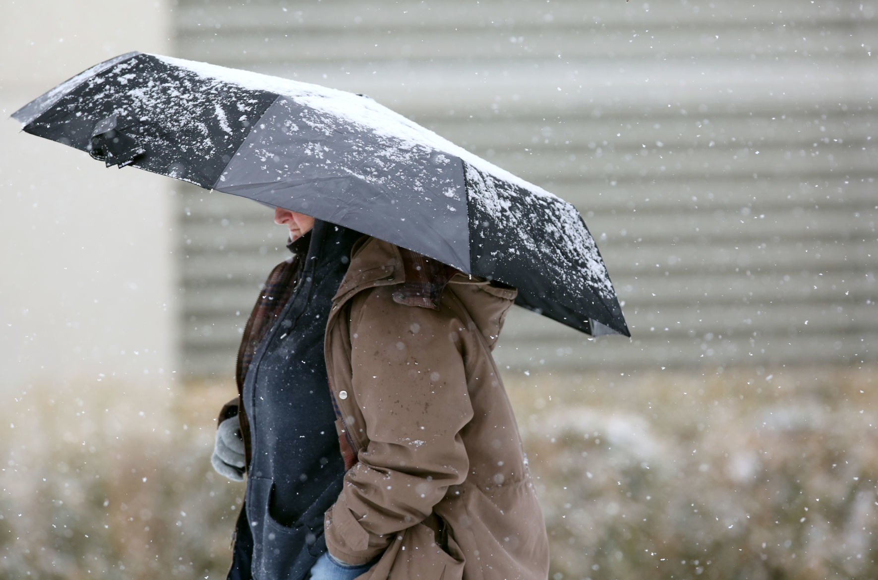 Snow falls on Tulsa area, northeast Oklahoma